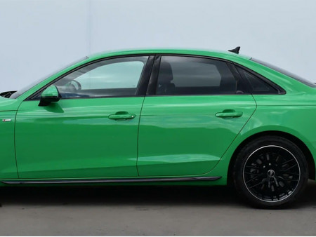 Комплект глянцевых стоек дверей Audi A4 (2020)